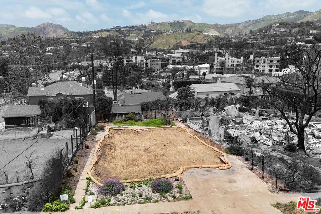 Pacific Palisades, CA 90272,707 Wildomar ST