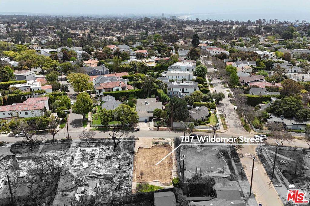 Pacific Palisades, CA 90272,707 Wildomar ST