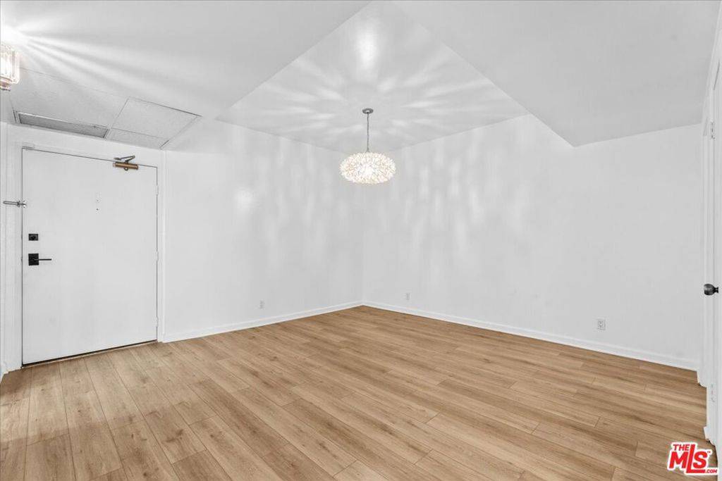 Playa Del Rey, CA 90293,8162 Manitoba ST #209