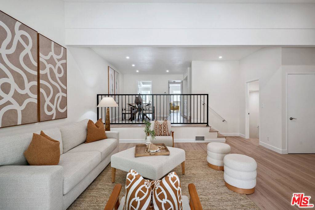 Pacific Palisades, CA 90272,17109 Palisades CIR