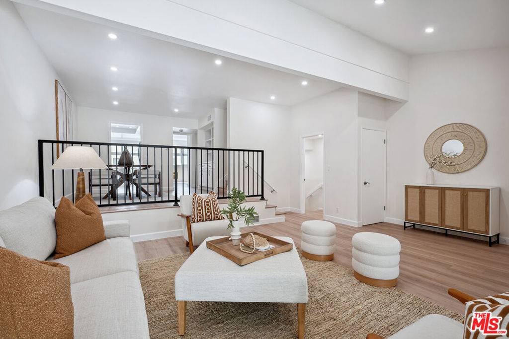 Pacific Palisades, CA 90272,17109 Palisades CIR