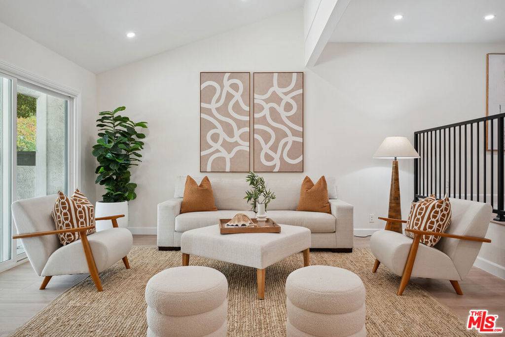 Pacific Palisades, CA 90272,17109 Palisades CIR