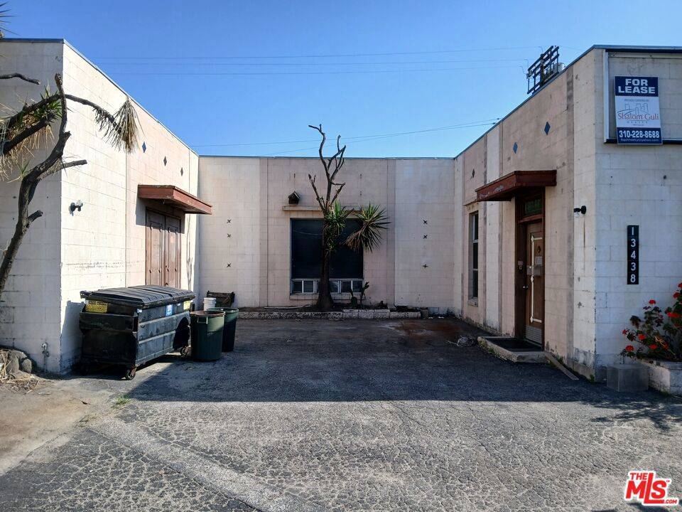 North Hollywood, CA 91605,13438 Wyandotte ST