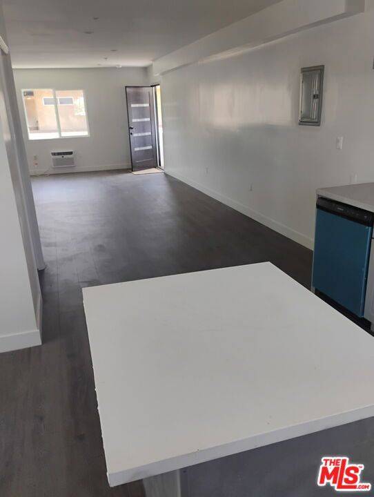 Van Nuys, CA 91405,13757 VANOWEN ST #3