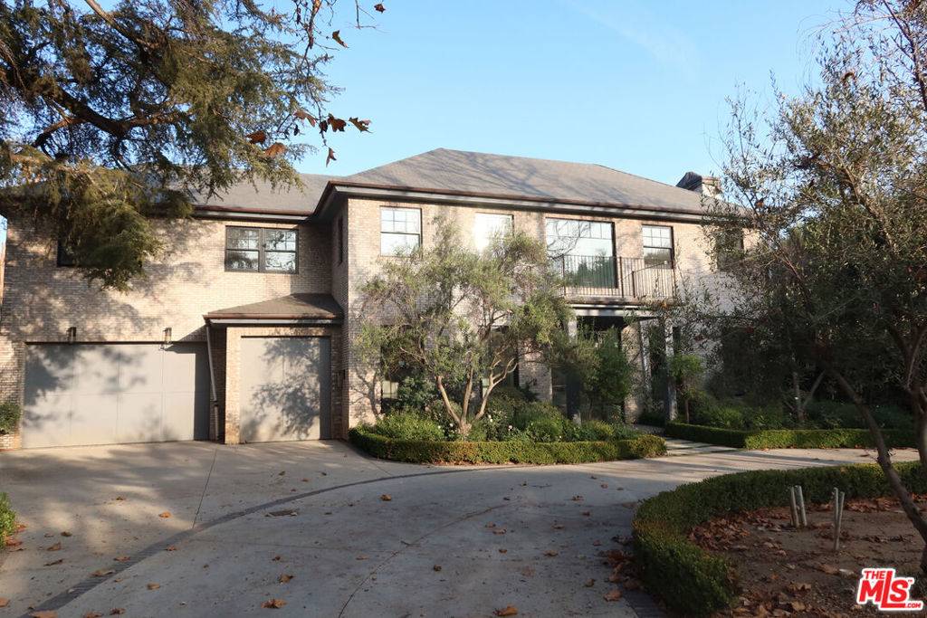 Los Angeles, CA 90049,306 N Cliffwood AVE