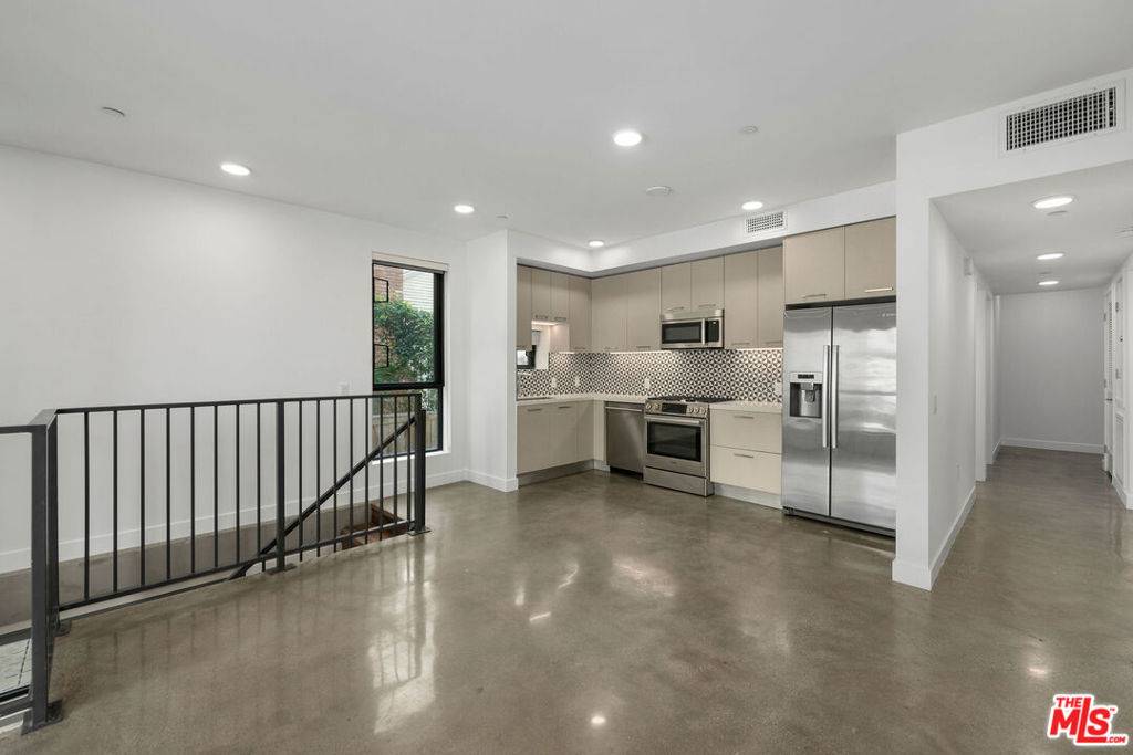 West Hollywood, CA 90046,1250 N Fairfax AVE #204