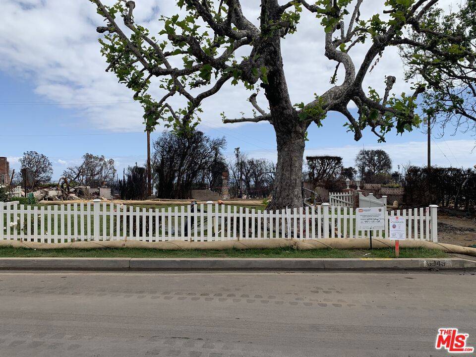 Pacific Palisades, CA 90272,16948 Bollinger DR