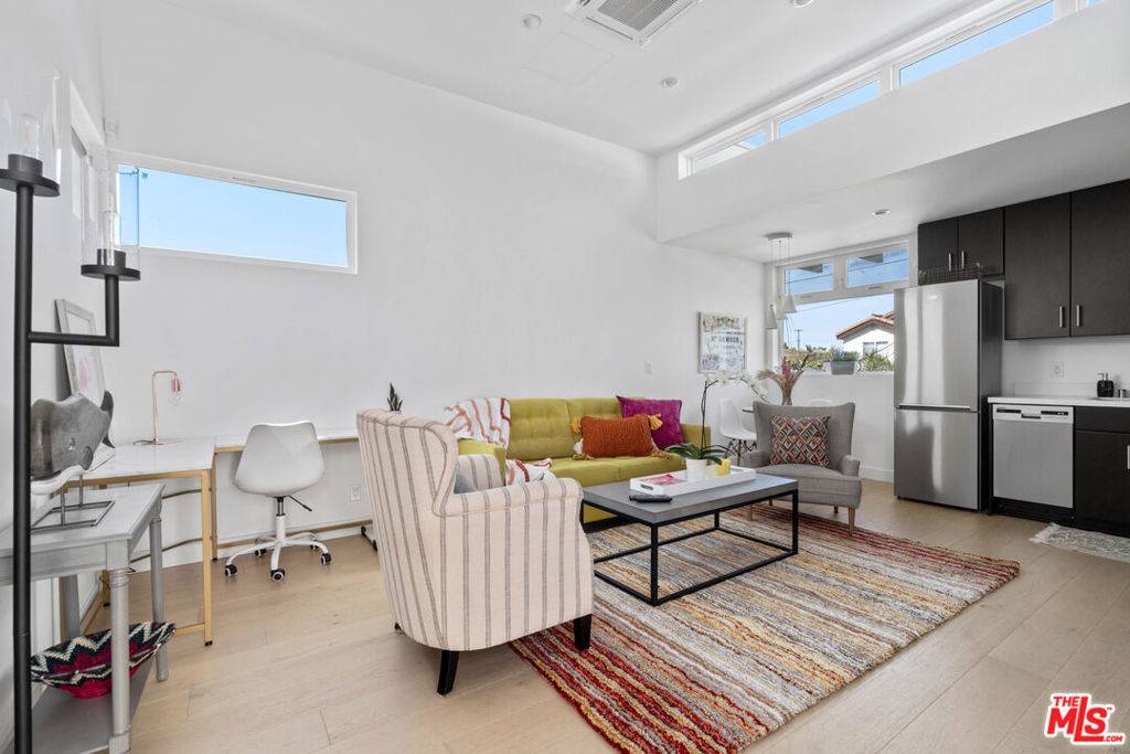 Venice, CA 90291,823 Flower AVE