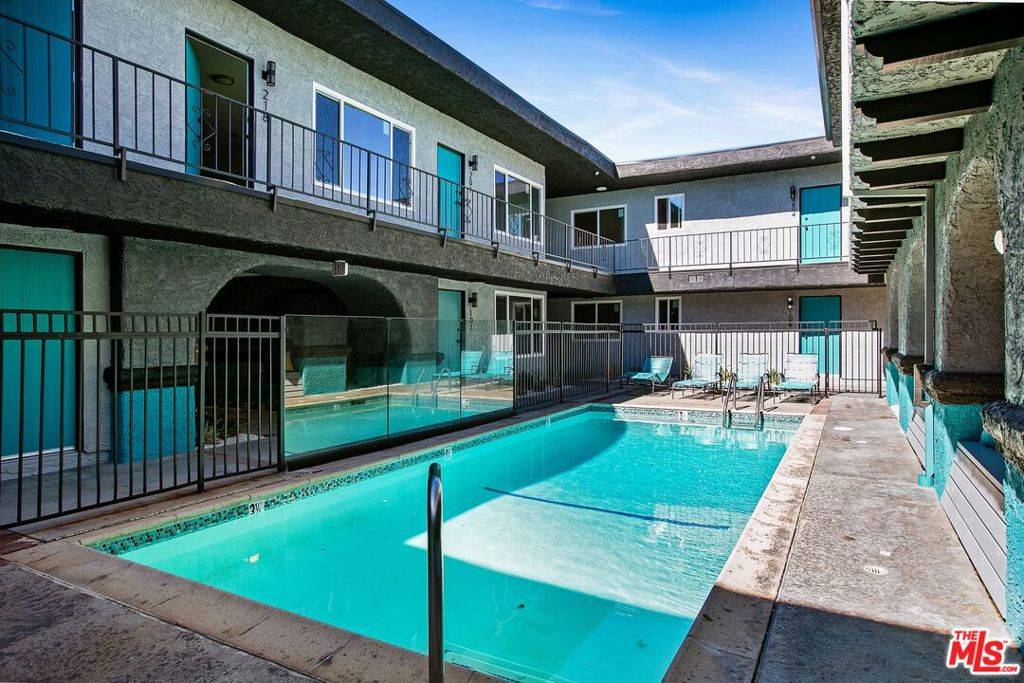 Van Nuys, CA 91406,6640 Woodley AVE #218