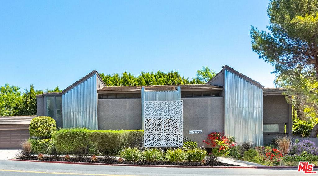 Los Angeles, CA 90049,110 N Barrington AVE