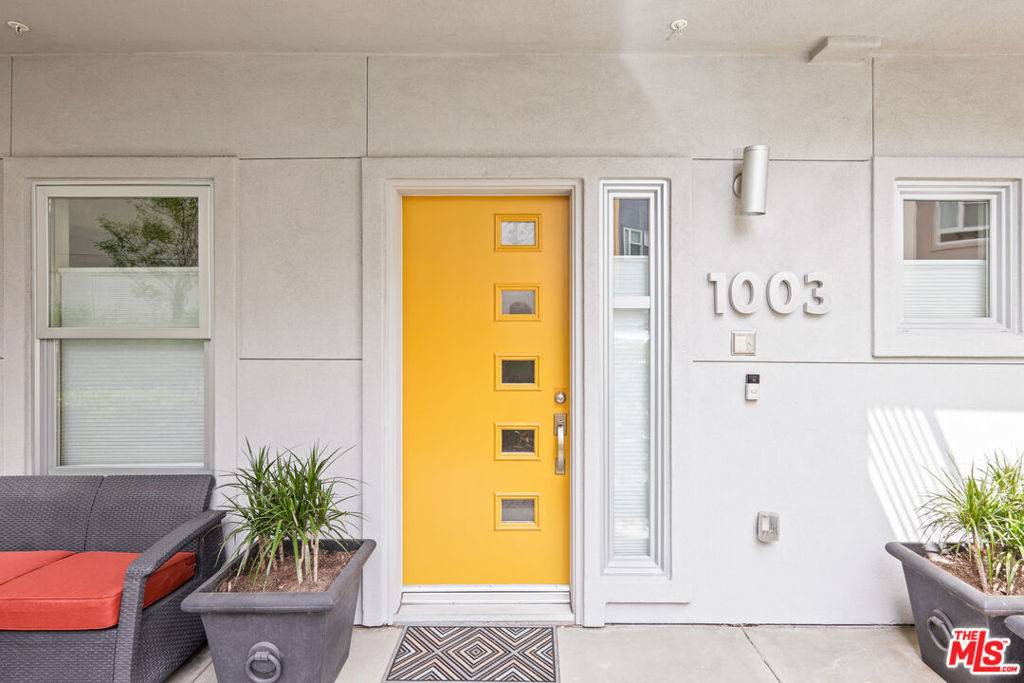 Los Angeles, CA 90039,2753 Waverly DR #1003