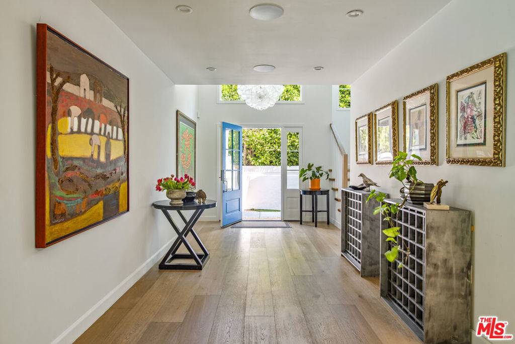 Beverly Hills, CA 90210,2241 Betty LN