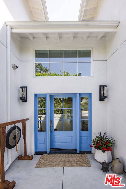 Beverly Hills, CA 90210,2241 Betty LN