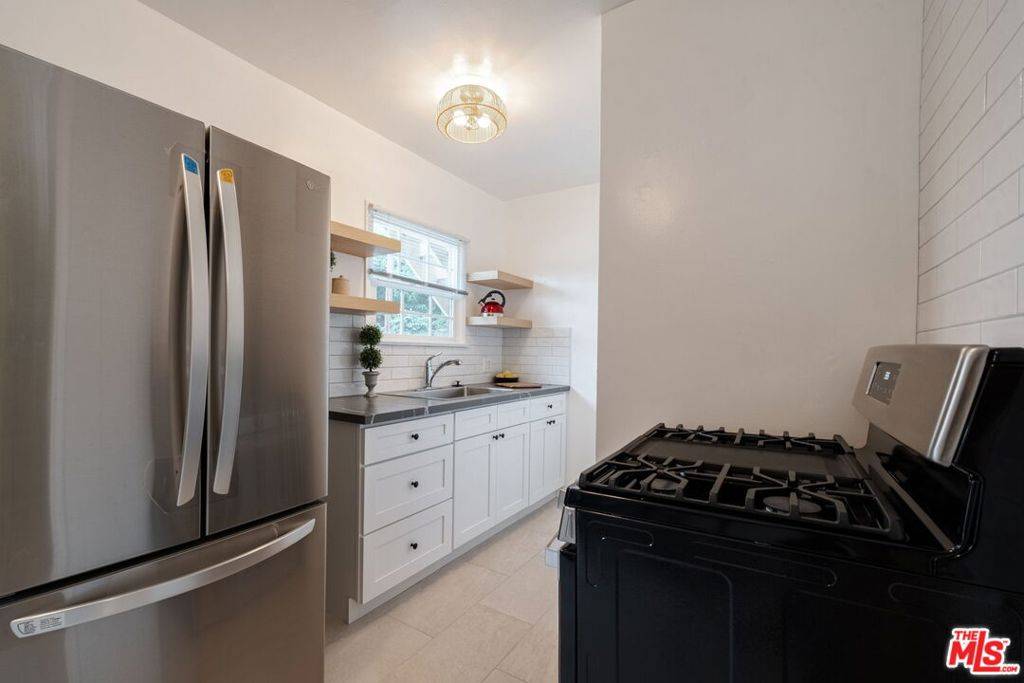 Glendale, CA 91202,823 Highland AVE #8