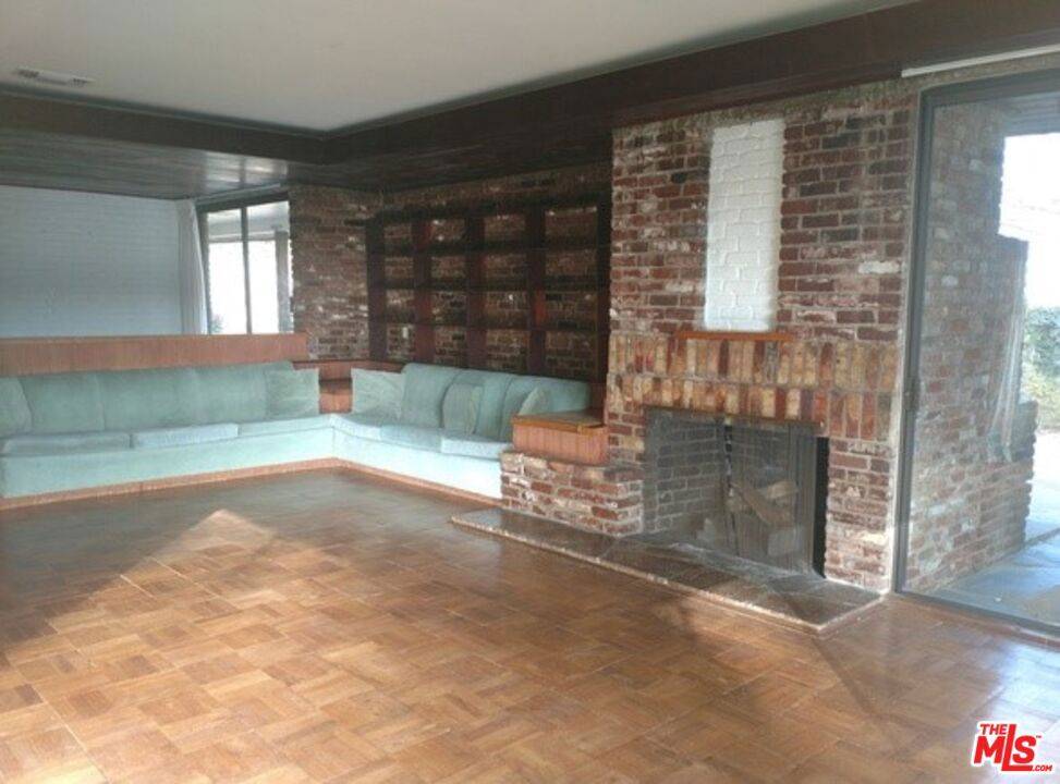 Pacific Palisades, CA 90272,809 Toulon DR