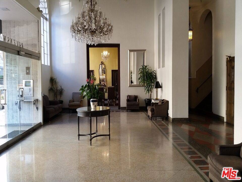 Los Angeles, CA 90004,570 N ROSSMORE AVE #209