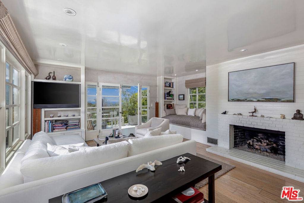 Santa Monica, CA 90402,271 Amalfi DR