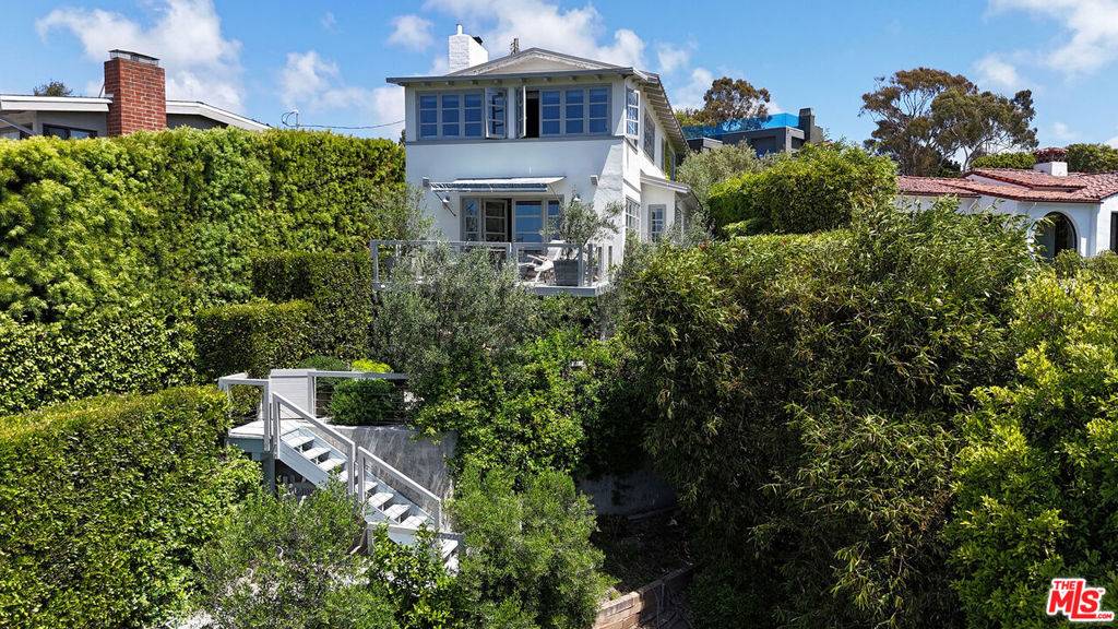 Santa Monica, CA 90402,271 Amalfi DR