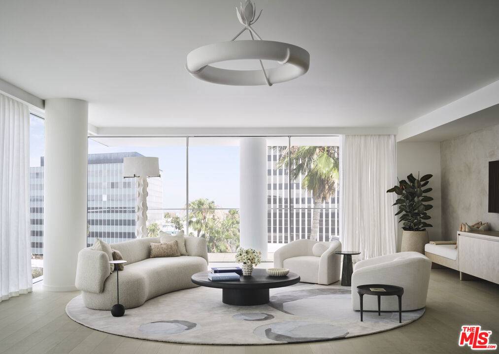 Beverly Hills, CA 90212,9200 Wilshire Blvd #201E