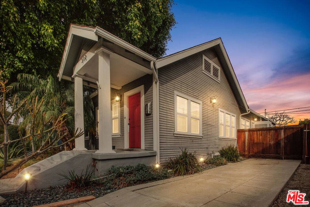 Los Angeles, CA 90004,512 N WINDSOR