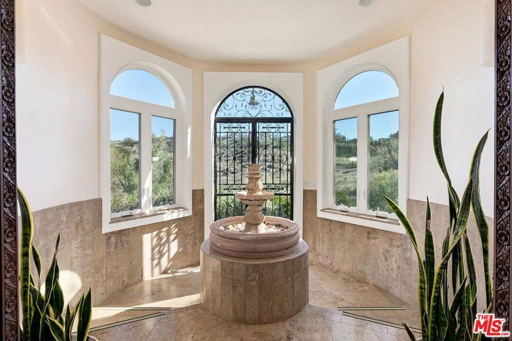 Malibu, CA 90265,10827 Pacific View DR