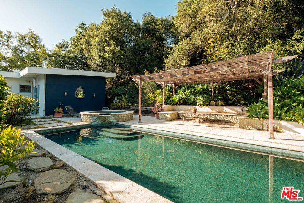 Topanga, CA 90290,21316 Encina RD