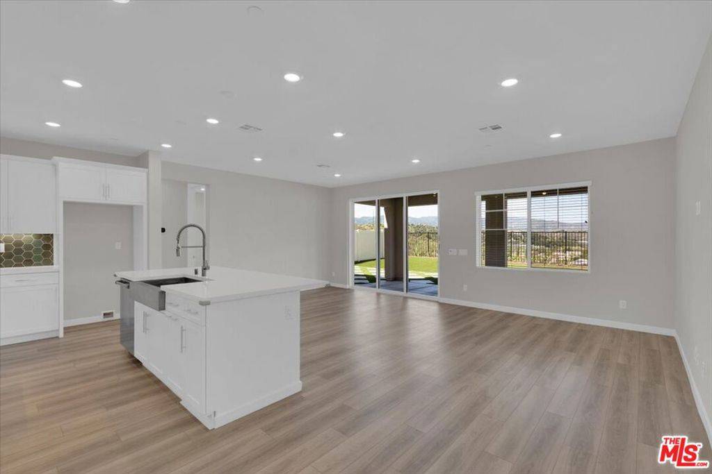 Newhall, CA 91321,23755 Orange Blossom DR