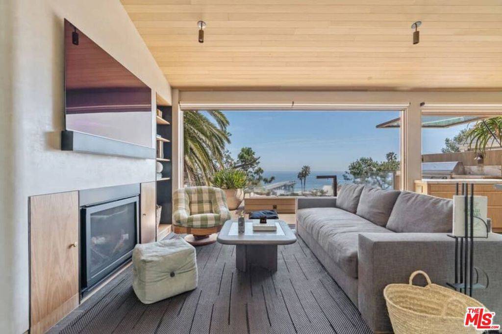 Malibu, CA 90265,100 Paradise Cove RD