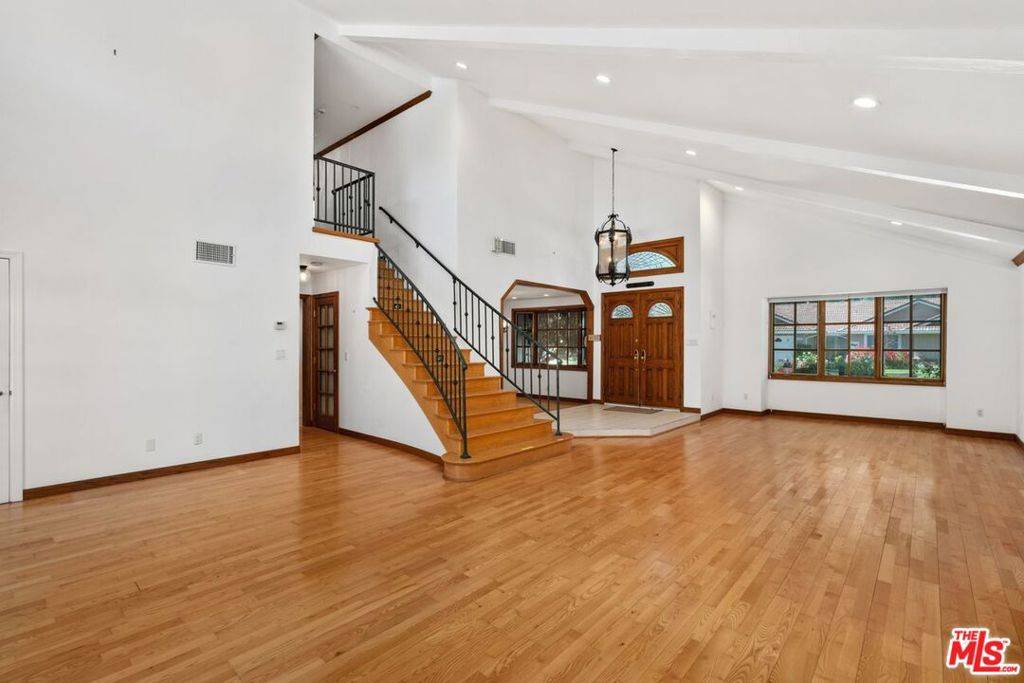 Woodland Hills, CA 91364,21663 Ulmus DR