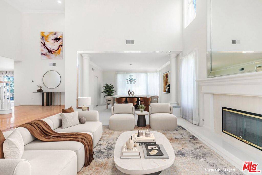 Woodland Hills, CA 91367,24901 Vista Verenda