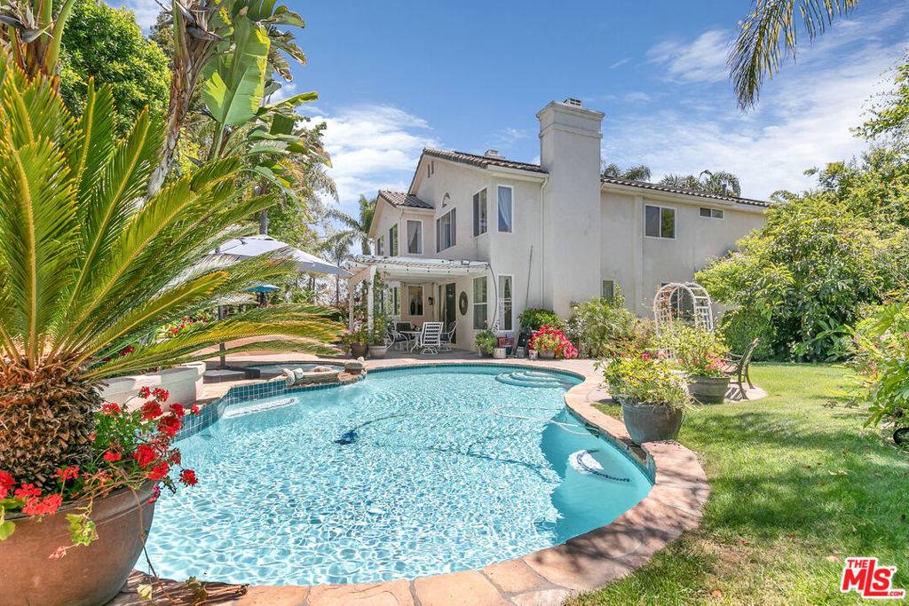 Woodland Hills, CA 91367,24901 Vista Verenda