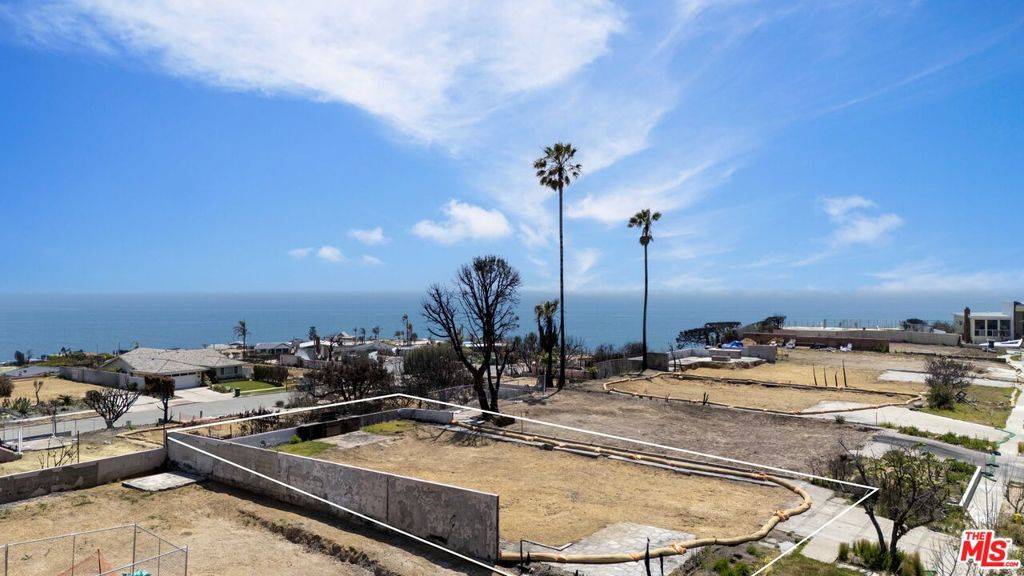 Malibu, CA 90265,18428 Clifftop WAY