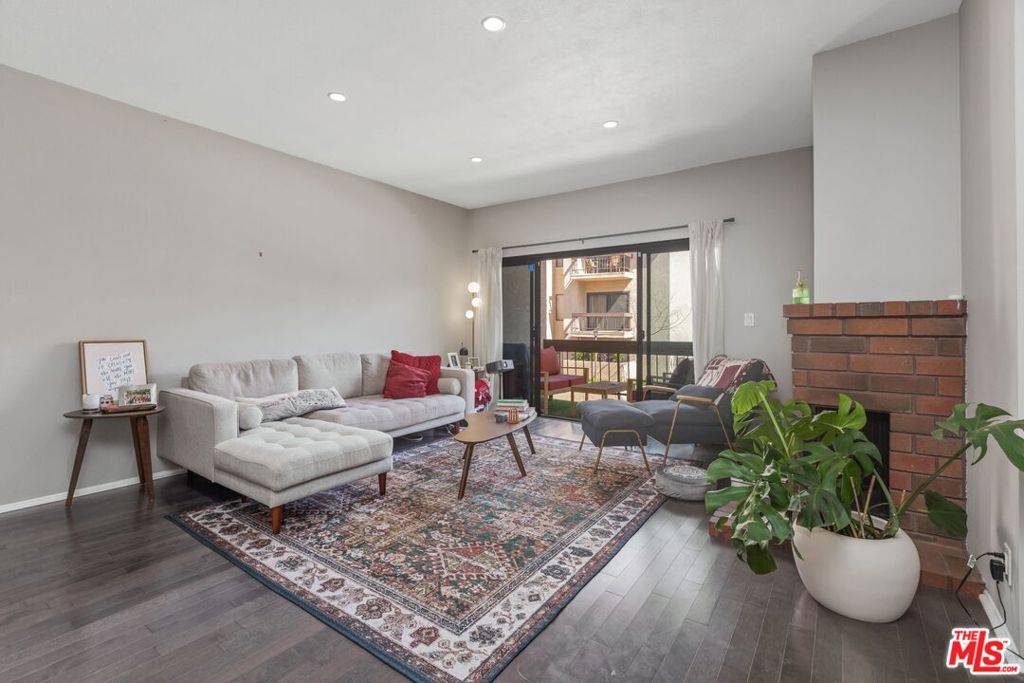 Playa Del Rey, CA 90293,8180 Manitoba ST #223