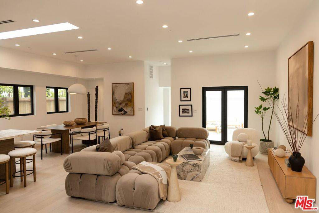 Studio City, CA 91604,4040 N Cartwright AVE