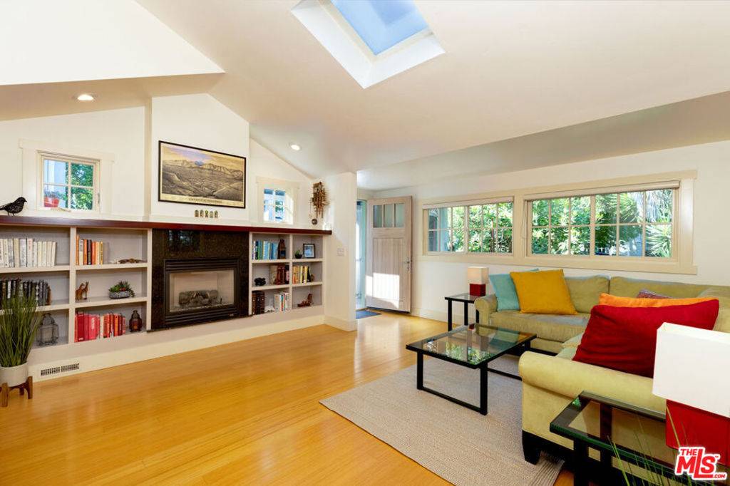 Santa Barbara, CA 93101,1623 Chapala ST