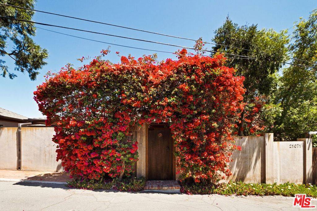 Topanga, CA 90290,21071 Waveview DR