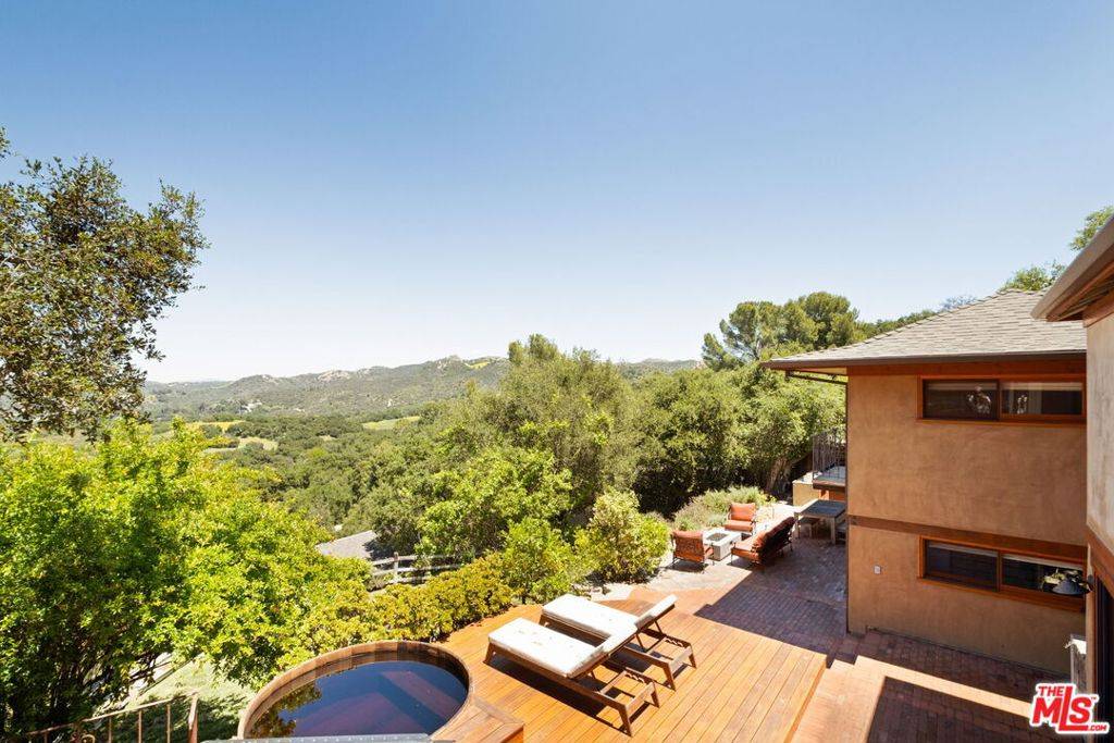 Topanga, CA 90290,21071 Waveview DR