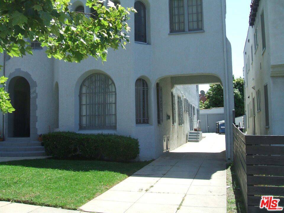 Los Angeles, CA 90019,1358 S Cloverdale AVE