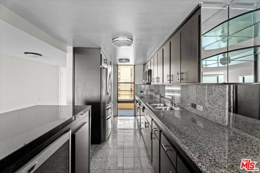 Marina Del Rey, CA 90292,4267 Marina City DR #900