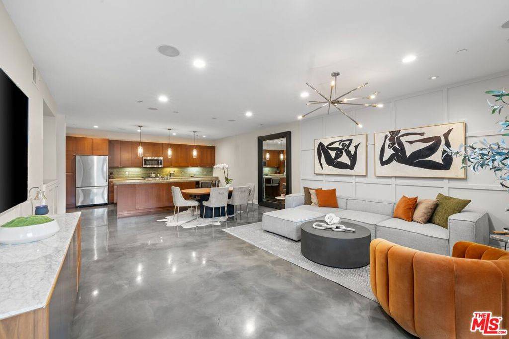 West Hollywood, CA 90069,964 Hancock AVE #103