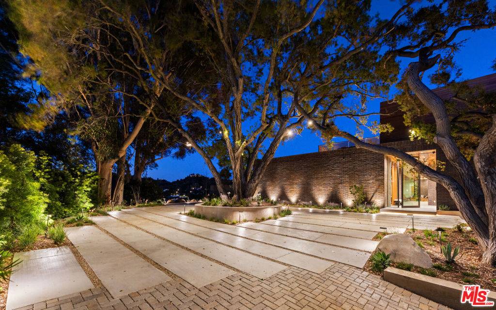 Beverly Hills, CA 90210,9705 Oak Pass RD