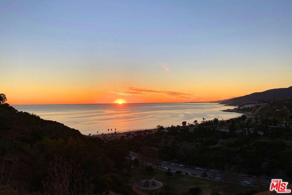 Pacific Palisades, CA 90272,365 Mount Holyoke AVE