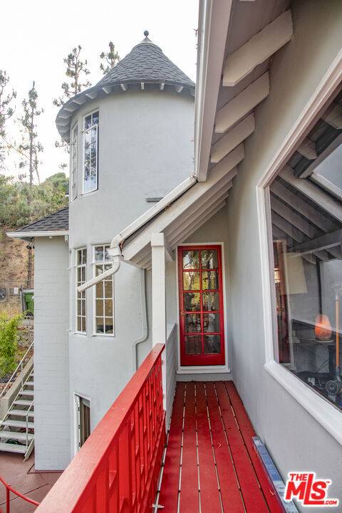 Los Angeles, CA 90068,2882 Belden DR