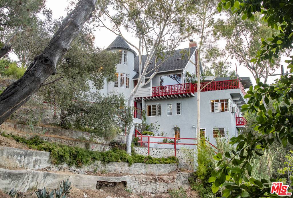 Los Angeles, CA 90068,2882 Belden DR