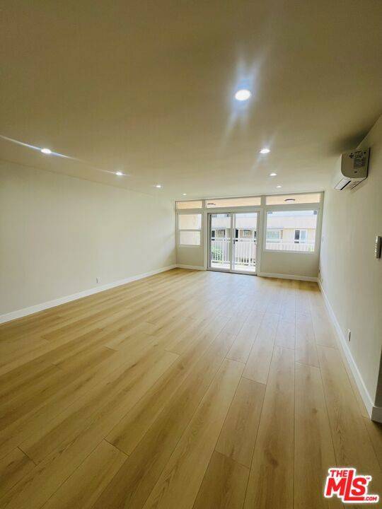 Los Angeles, CA 90049,11635 Mayfield AVE #8