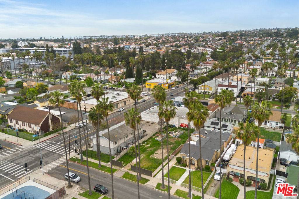 Los Angeles, CA 90043,4719 8th AVE