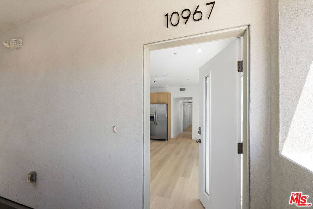 North Hollywood, CA 91606,10963 Calvert #1/4