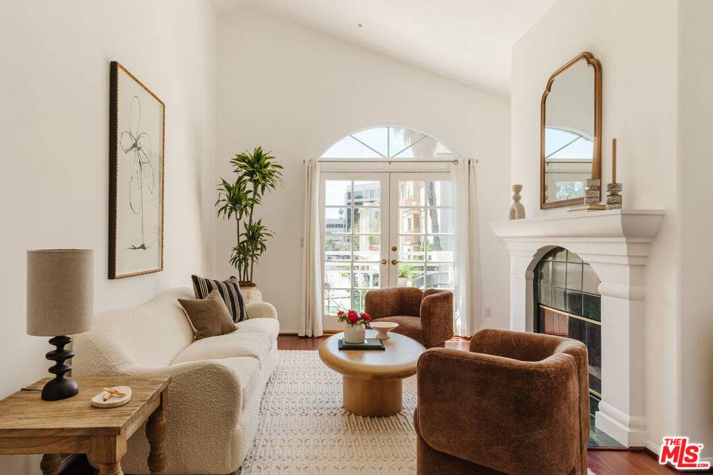Encino, CA 91436,4630 Woodley AVE #301