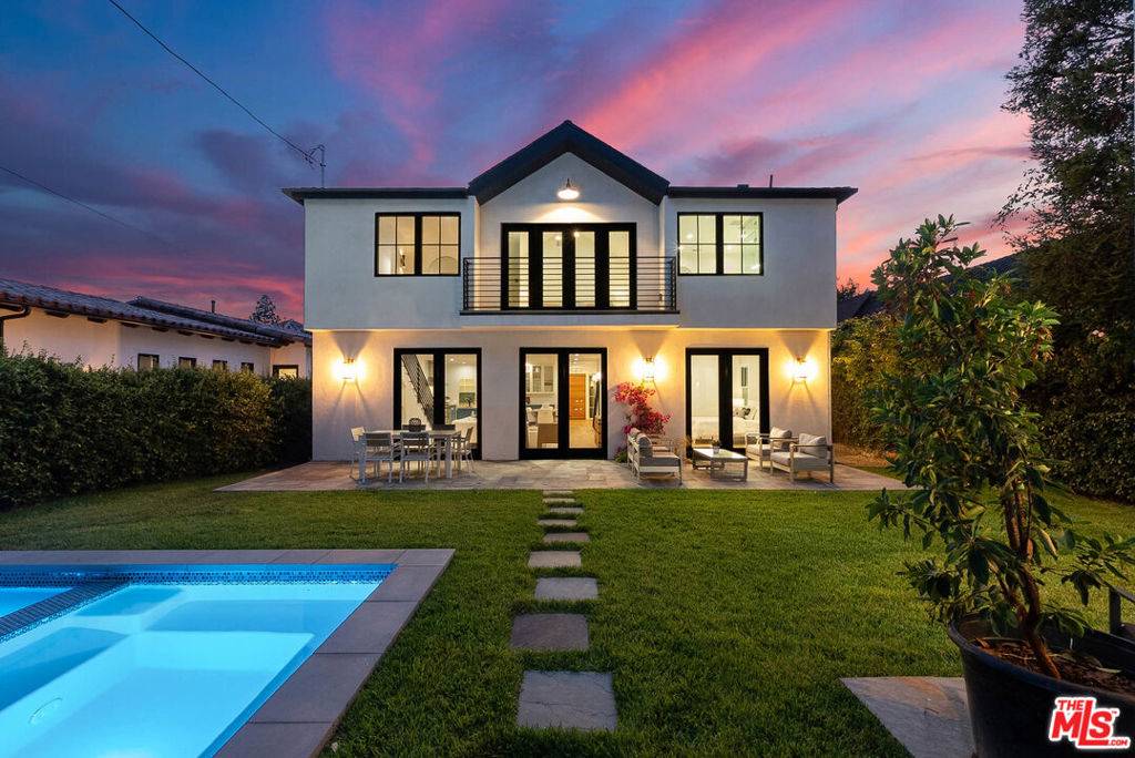 Los Angeles, CA 90005,832 S Muirfield RD