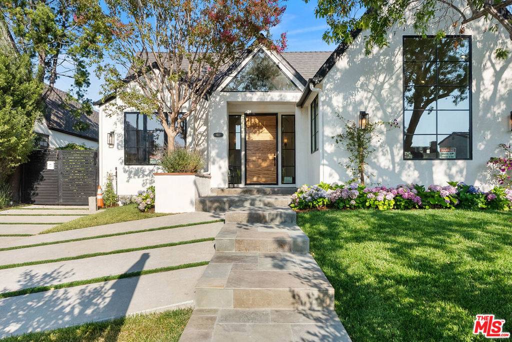Los Angeles, CA 90005,832 S Muirfield RD